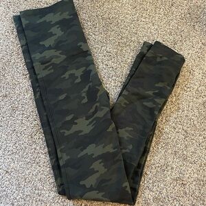 Spanx camo leggings green small
